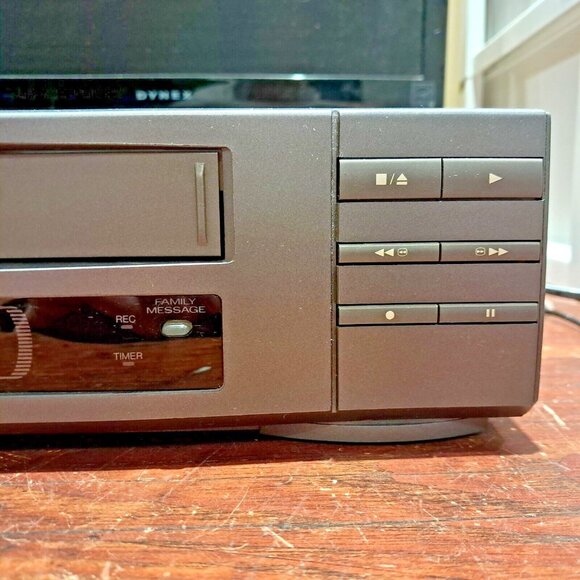 JVC  Video Cassette Recorder HR-J200U 4 Heads-With  Remote - Picture 4 of 15